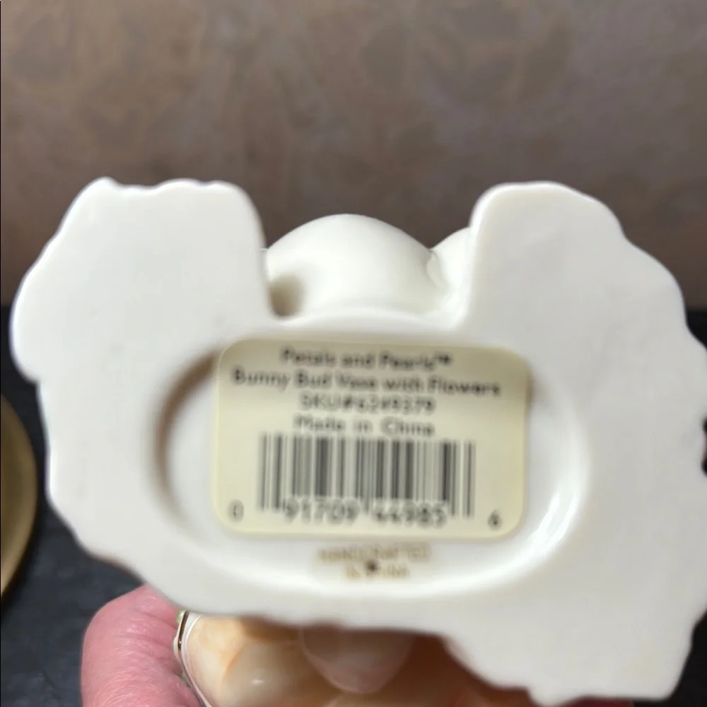 Lenox Petals and Pearls Rabbit Bid Vase.